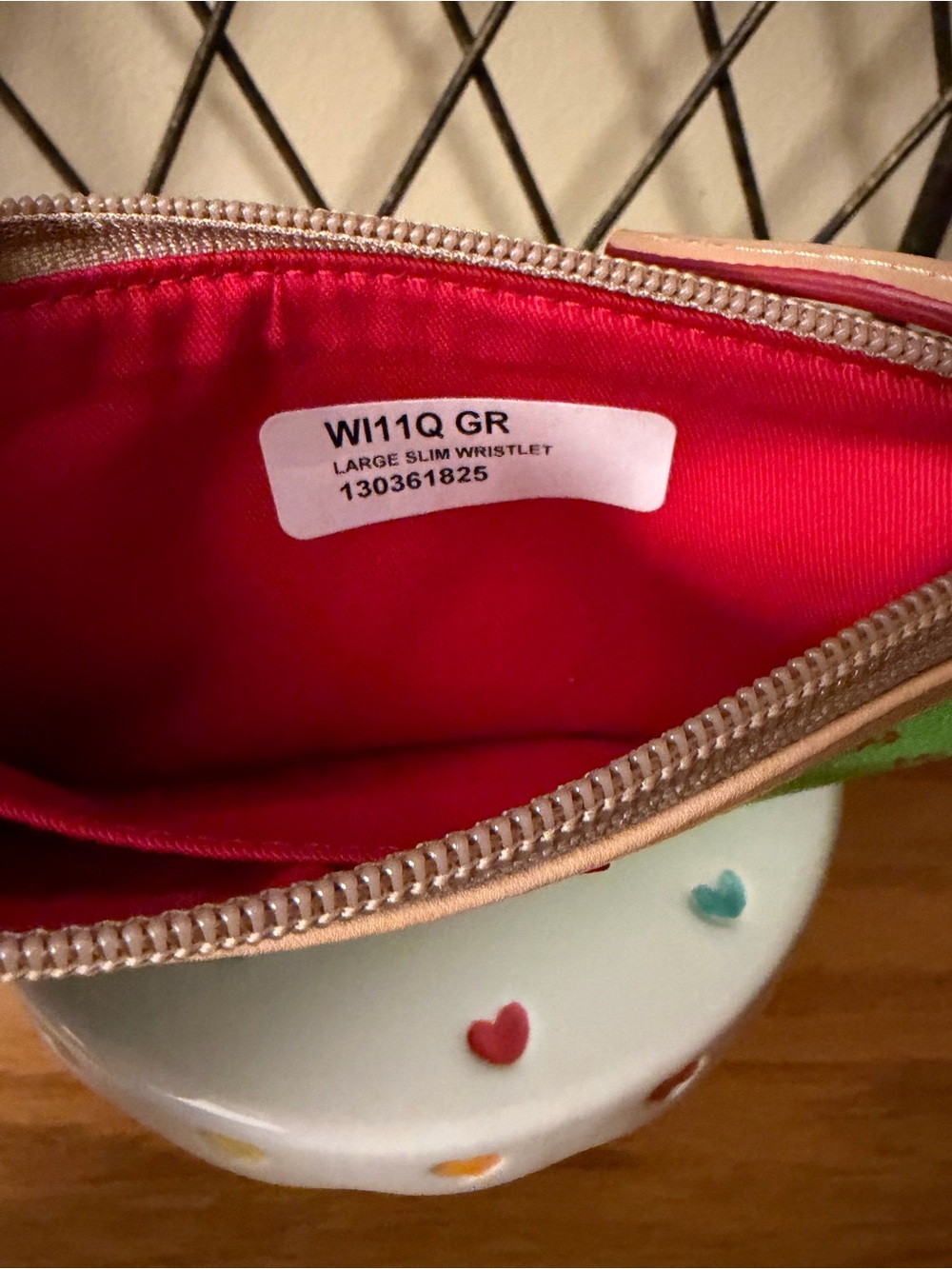 Dooney & Bourke “Greta” Slim Wristlet Nwt - Picture 4 of 5